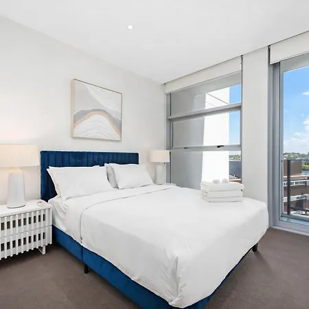 Spacious Portside With Car Park, Bath And Balcony * Brisbane