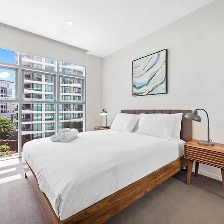 Spacious Portside With Car Park, Bath And Balcony Apartment Brisbane