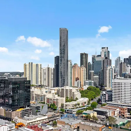 Stylish And Modern Valley Pad With Rooftop Pool And Wifi * Brisbane