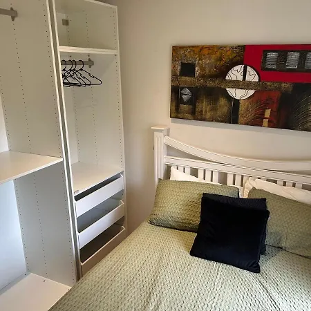 Hill 2-bedroom With Charming View