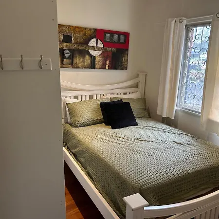 Hill 2-bedroom With Charming View *