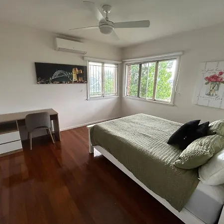 Hill 2-bedroom With Charming View Apartment