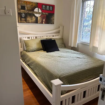 Hill 2-bedroom With Charming View Apartment *