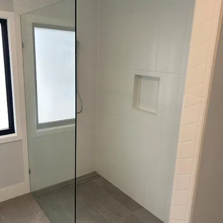 Hill 2-bedroom With Charming View