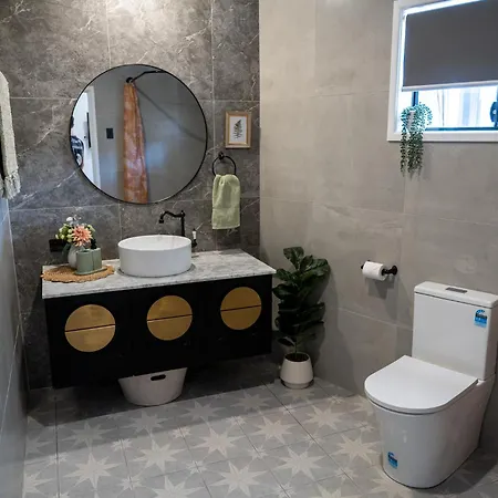 Homestay Hot Tub, Ice Bath, Gym, Sauna, Pool Table Coorparoo Haven *