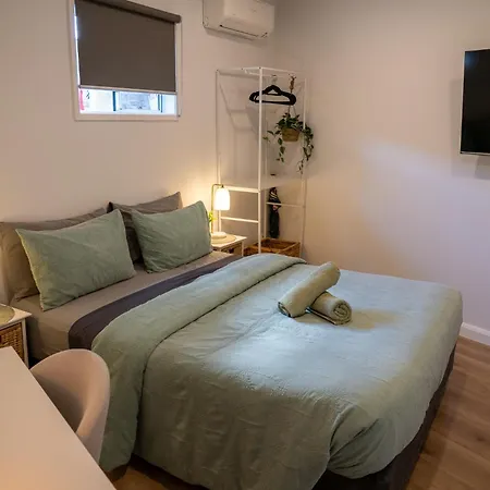 Hot Tub, Ice Bath, Gym, Sauna, Pool Table Coorparoo Haven Homestay Brisbane