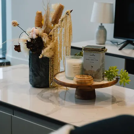 Sky Living & River Views In Queens Wharf Residences Apartment *