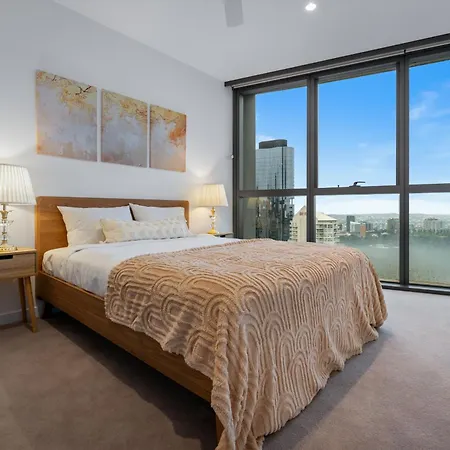 Sky Living & River Views In Queens Wharf Residences
