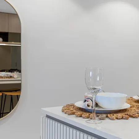 Sky Living & River Views In Queens Wharf Residences Apartment