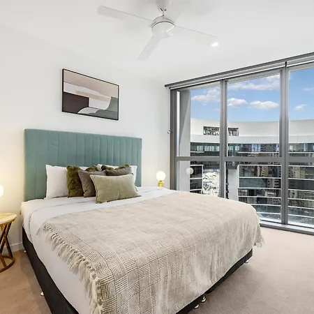 Sky Living & River Views In Queens Wharf Residences Apartment
