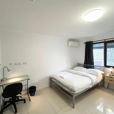 197 Shafston Ave Kangaroo Point Qld 4169 Homestay *