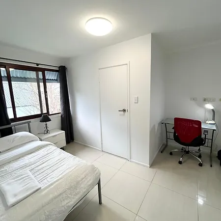 197 Shafston Ave Kangaroo Point Qld 4169 Homestay
