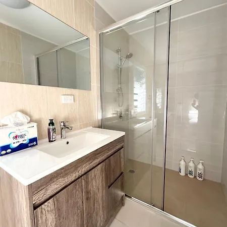 Homestay 197 Shafston Ave Kangaroo Point Qld 4169
