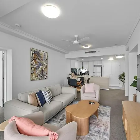 Sky High Hamilton Apartment *