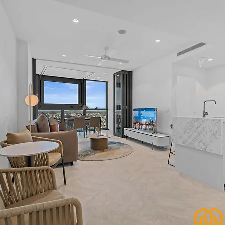 Qw Luxury River Views Apartment