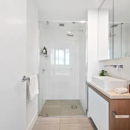 Stunning Mountain Views Infinity Pool, Gym, Park * Brisbane