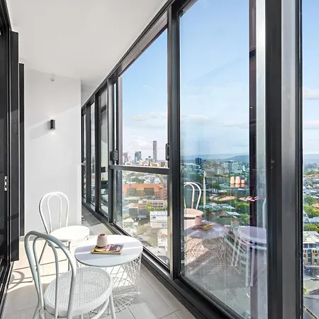 Stunning Mountain Views Infinity Pool, Gym, Park *