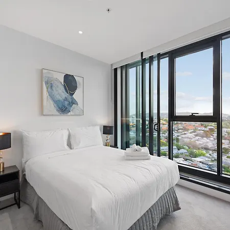 Stunning Mountain Views Infinity Pool, Gym, Park