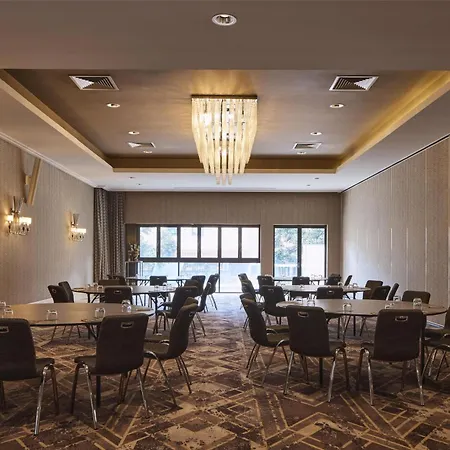 Rydges South Bank 4*