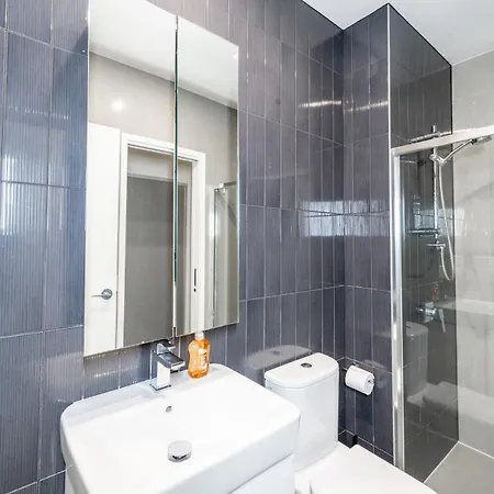 Apartment Modern 2br 2ba With Parking In South *