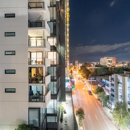 Modern 2br 2ba With Parking In South *
