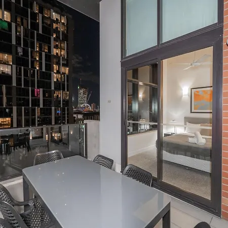 Modern 2br 2ba With Parking In South * Brisbane
