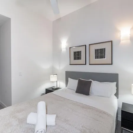 Modern 2br 2ba With Parking In South * Brisbane