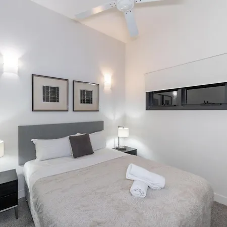 Apartment Modern 2br 2ba With Parking In South Brisbane