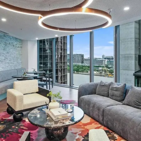 Luxurious 2 Bed With Pool Sauna And Gym Apartment *