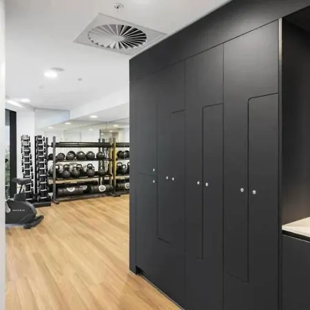 Luxurious 2 Bed With Pool Sauna And Gym Brisbane