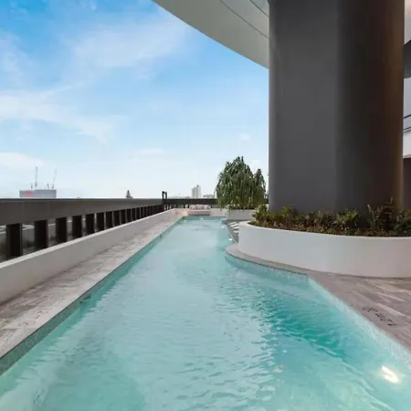 Luxurious 2 Bed With Pool Sauna And Gym Brisbane