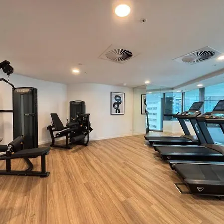Luxurious 2 Bed With Pool Sauna And Gym Apartment