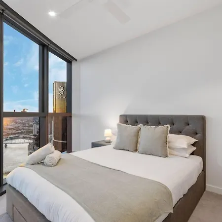 Apartment Luxurious 2 Bed With Pool Sauna And Gym