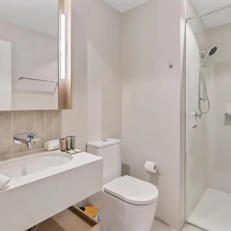 Luxurious 2 Bed With Pool Sauna And Gym Apartment Brisbane