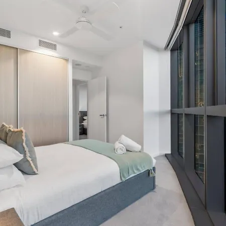 Luxurious 2 Bed With Pool Sauna And Gym Apartment *