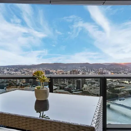 Luxurious 2 Bed With Pool Sauna And Gym Apartment Brisbane