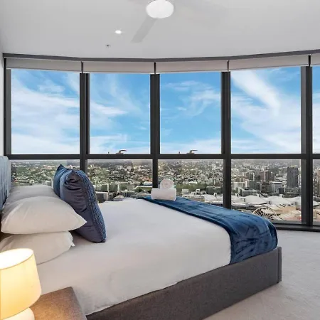 Luxurious 2 Bed With Pool Sauna And Gym Brisbane