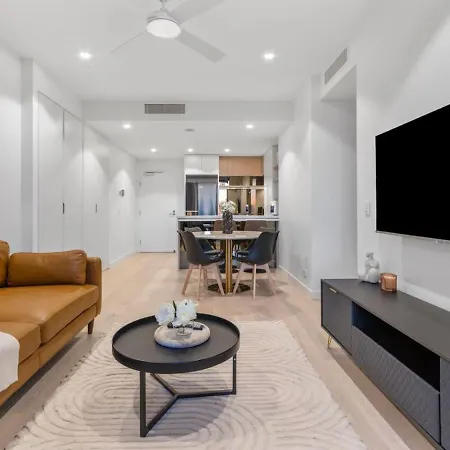 Luxurious 2 Bed With Pool Sauna And Gym Apartment