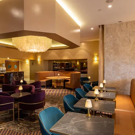 Hotel Rydges South Bank 4*