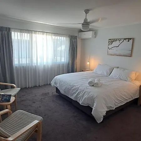 Wynnum Creek Retreat Villa *
