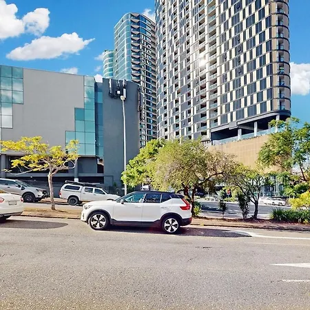 Apartment 2br Fortitude Valley Pool Gym And Parking