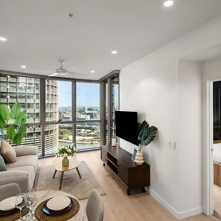 Luxury 1br In Queens Wharf Apartment