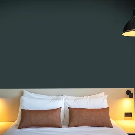 Hotel Nightcap At Chardons Corner 3*