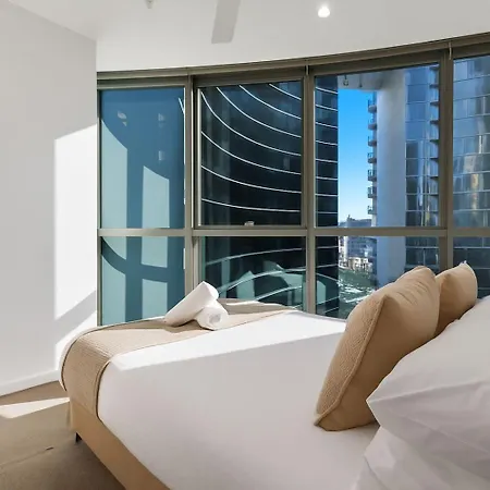 Stylish With Pool Sauna And Gym Apartment Brisbane