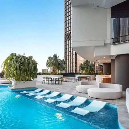 Stylish With Pool Sauna And Gym *