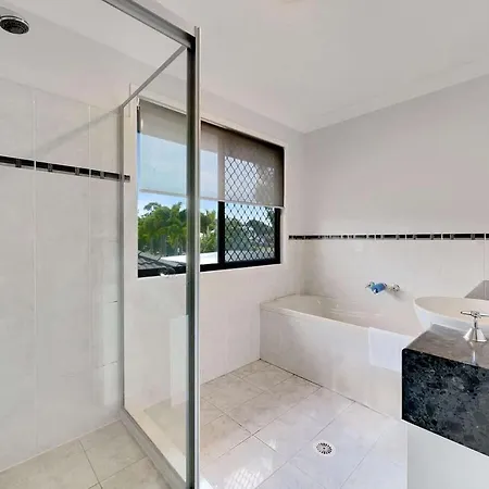 Holiday home Spacious Family & Pet-friendly On The Canal Brisbane