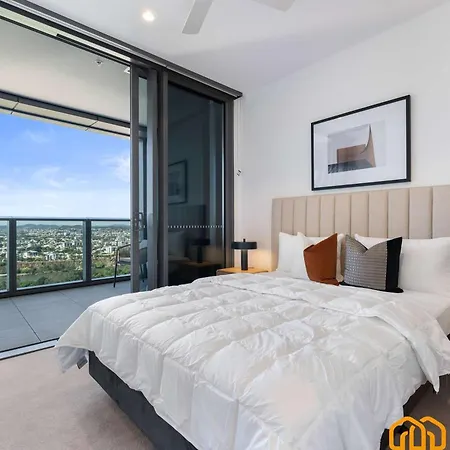 Elevated Luxury At Qwr & River Views