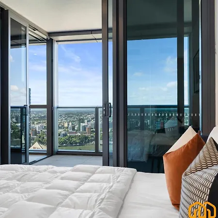 Elevated Luxury At Qwr & River Views *