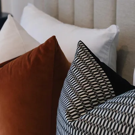 Elevated Luxury At Qwr & River Views *