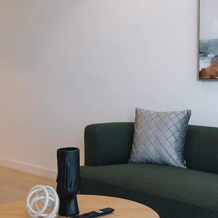 Elevated Luxury At Qwr & River Views Brisbane
